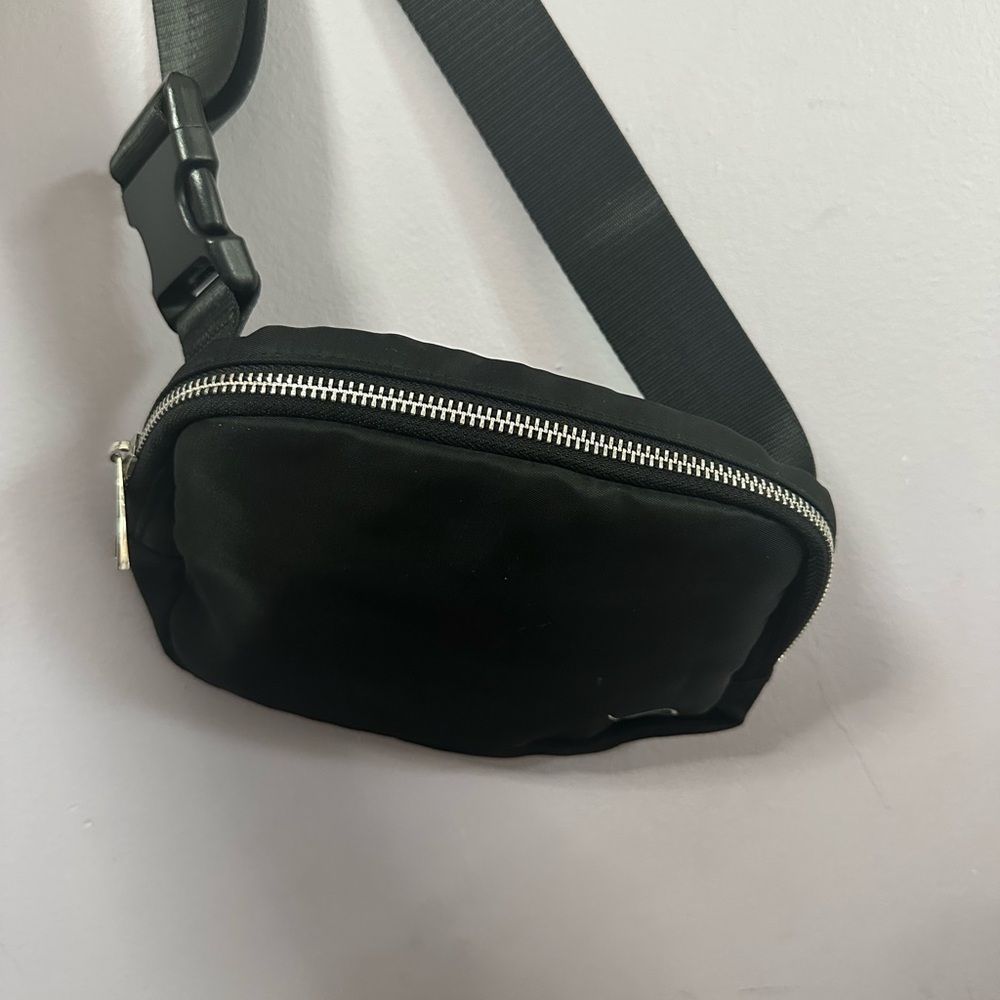 Gallery Women’s Black Belt Bag - Picture 2 of 4